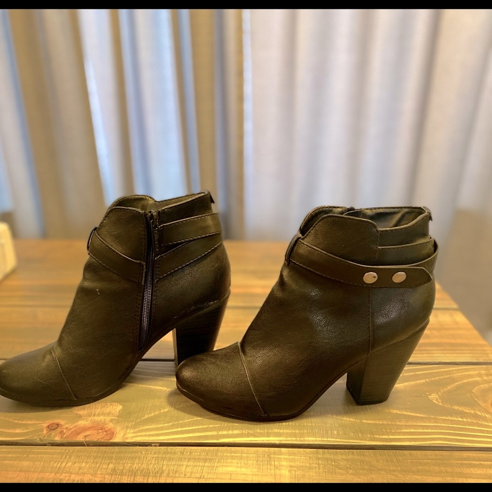 Breckelles style Gail 22 black booties, size 8.5, only worn a couple times